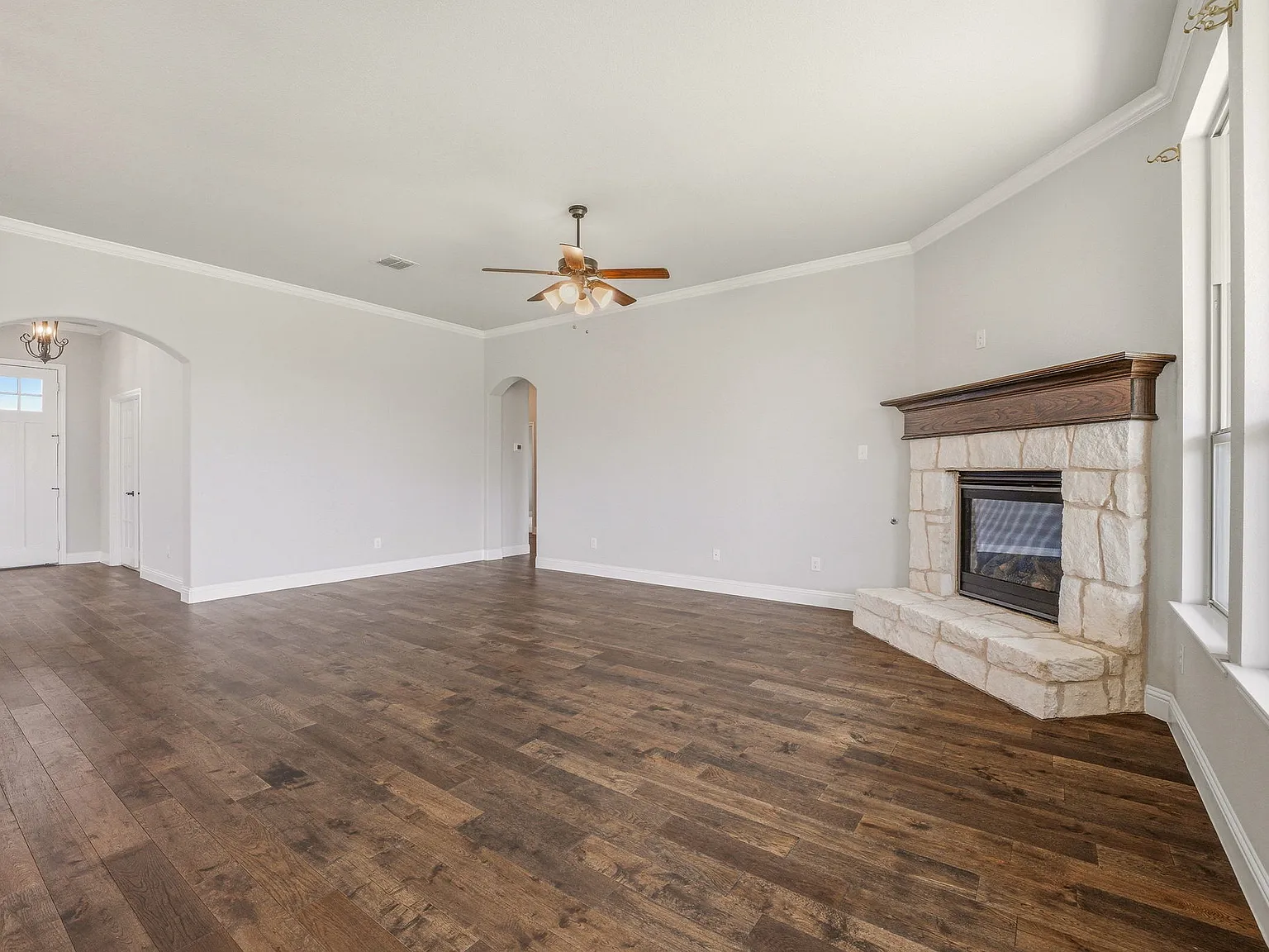 4 bed, 2294 sqft, $2,700 — Photo 3