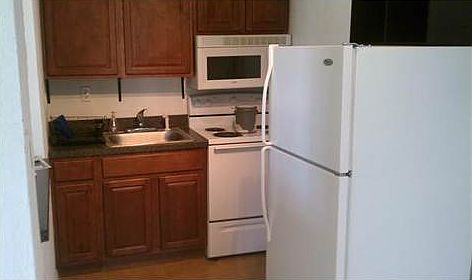 3rd image of 430 NE 38th St APT 10