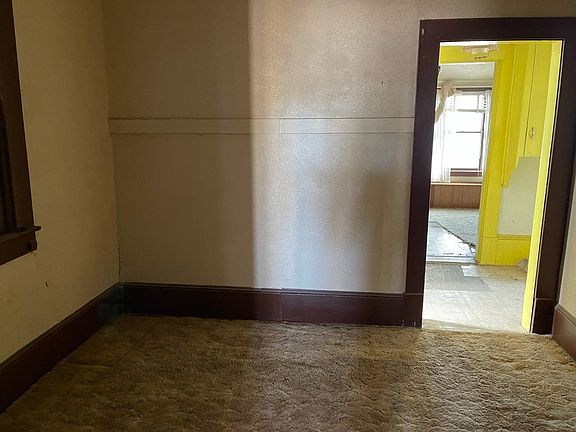 5th image of 900 S Sunset Ave