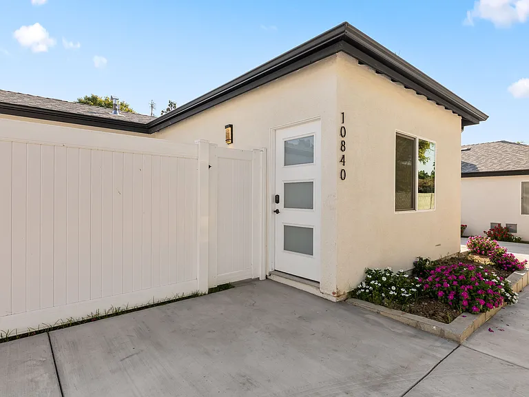 10840 Memory Park Ave — Photo 6