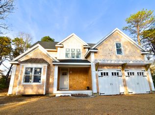 55 Worcester Ave, Oak Bluffs, MA 02557