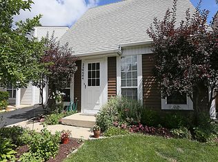 29W464 Birchwood Dr, Warrenville, IL 60555