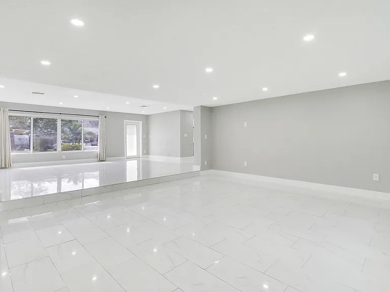 1231 SW 32nd St — Photo 9