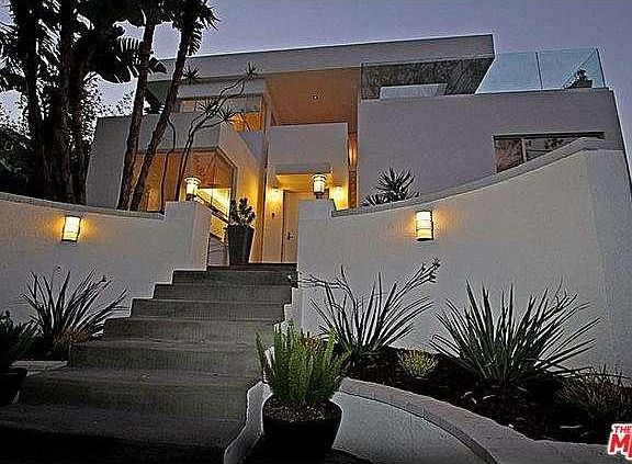 3rd image of 2201 Marine St