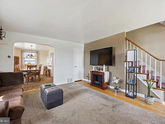 5th image of 325 Cedar Ave