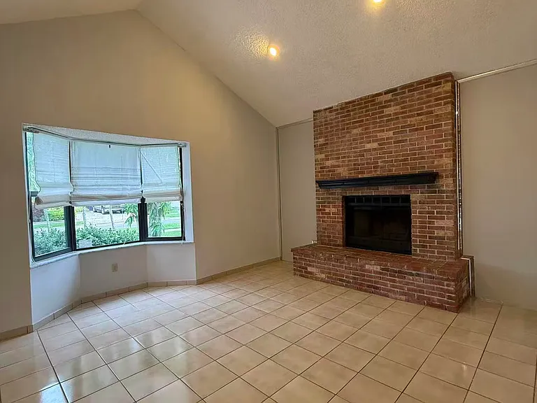 10020 SW 83rd St — Photo 5