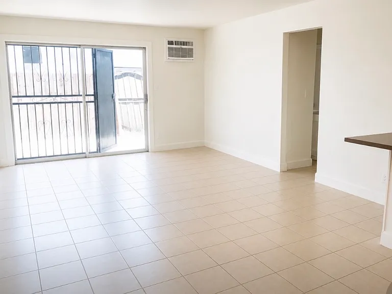 7826 Laurel Canyon Blvd #5 — Photo 2