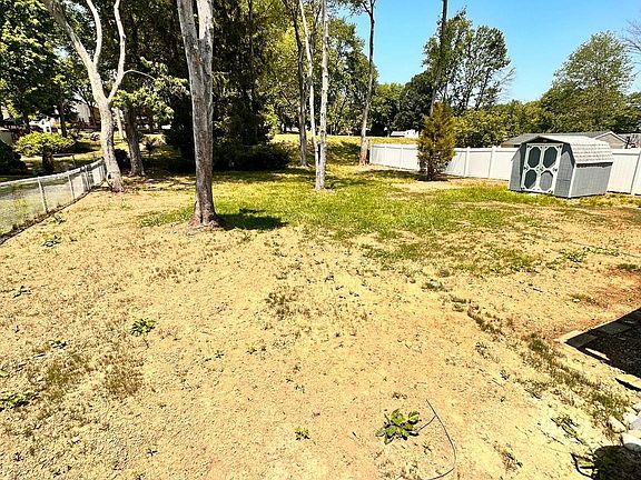 4th image of 3070 Heatherton Dr