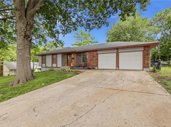 122 E Walnut St, Blue Springs, MO 64014