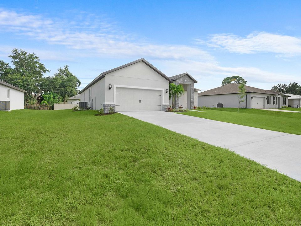 1st image of 1079 SW Placetas Avenue