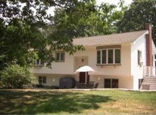 74 Bay Rd, Newmarket, NH 03857