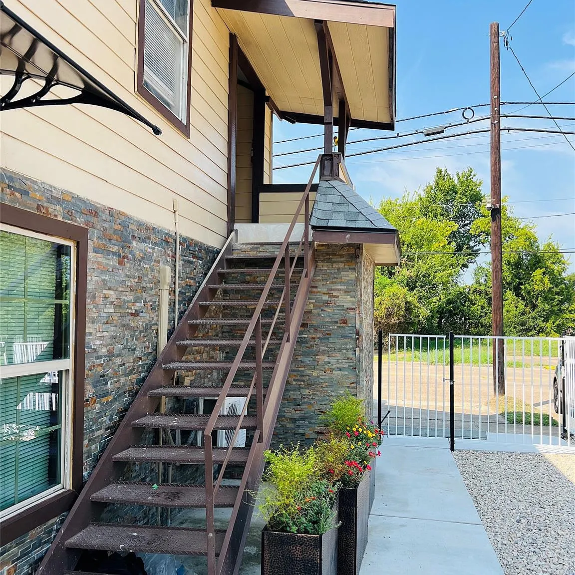 2 bed, 1.0 bath, 1440 sqft, $1,500 — Photo 3