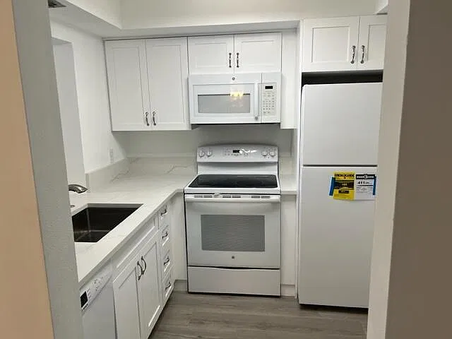 1 bed, 1.0 bath, 648 sqft, $1,800 — Photo 3