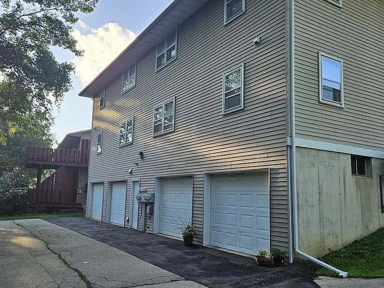3654 Welu Dr #4 — Photo 10