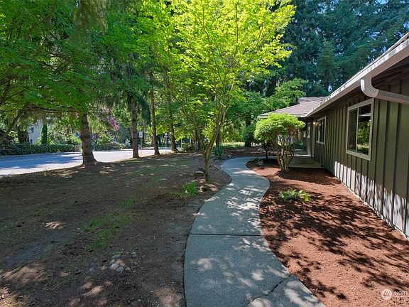3rd image of 10522 109th Avenue SW