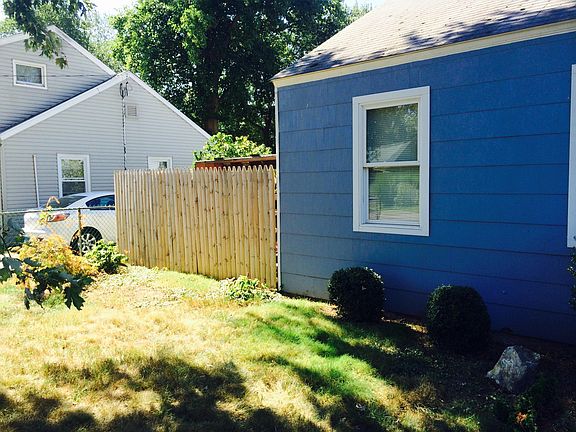 3rd image of 75 Naubuc Ave