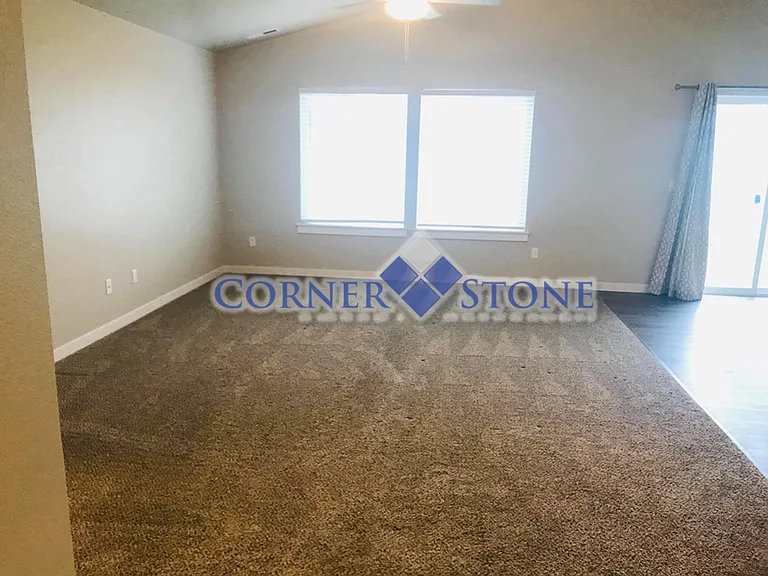 2842 W Everest St — Photo 2