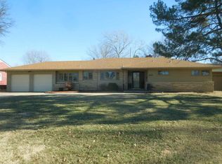 1346 N Parkwood Ln, Wichita, KS 67208