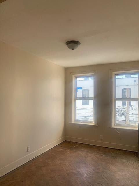1st image of 1862 W 4th St #2R