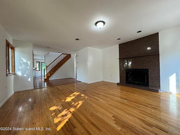 3rd image of 459 Tennyson Dr