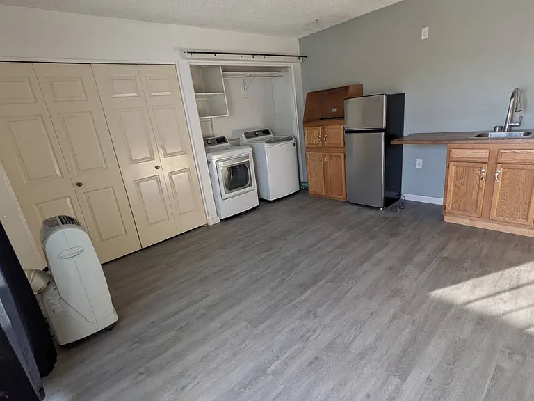 1503 W Loughlin Dr — Photo 2