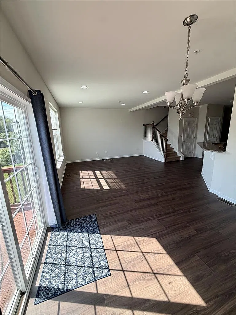 3 bed, 2.5 bath, 2479 sqft, $2,695 — Photo 3