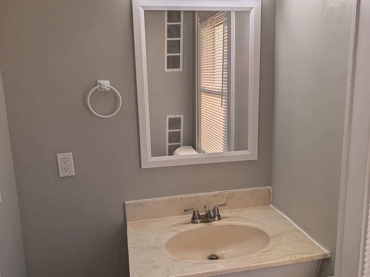 114 West Summit Avenue - 2 — Photo 2