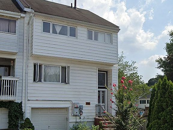 2nd image of 36 Beekman Cir