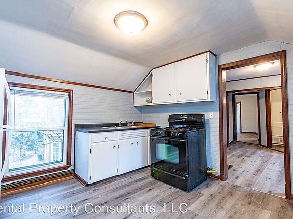 2nd image of 738 Fountain St NE #2