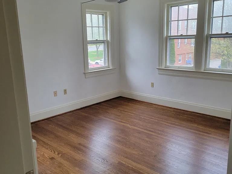 423 W Cork St #B — Photo 9