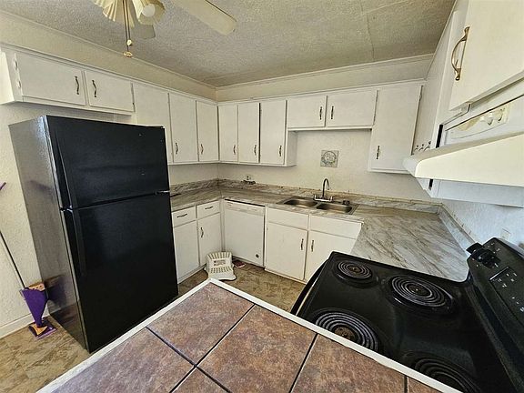 4th image of 4527 SW G Ave