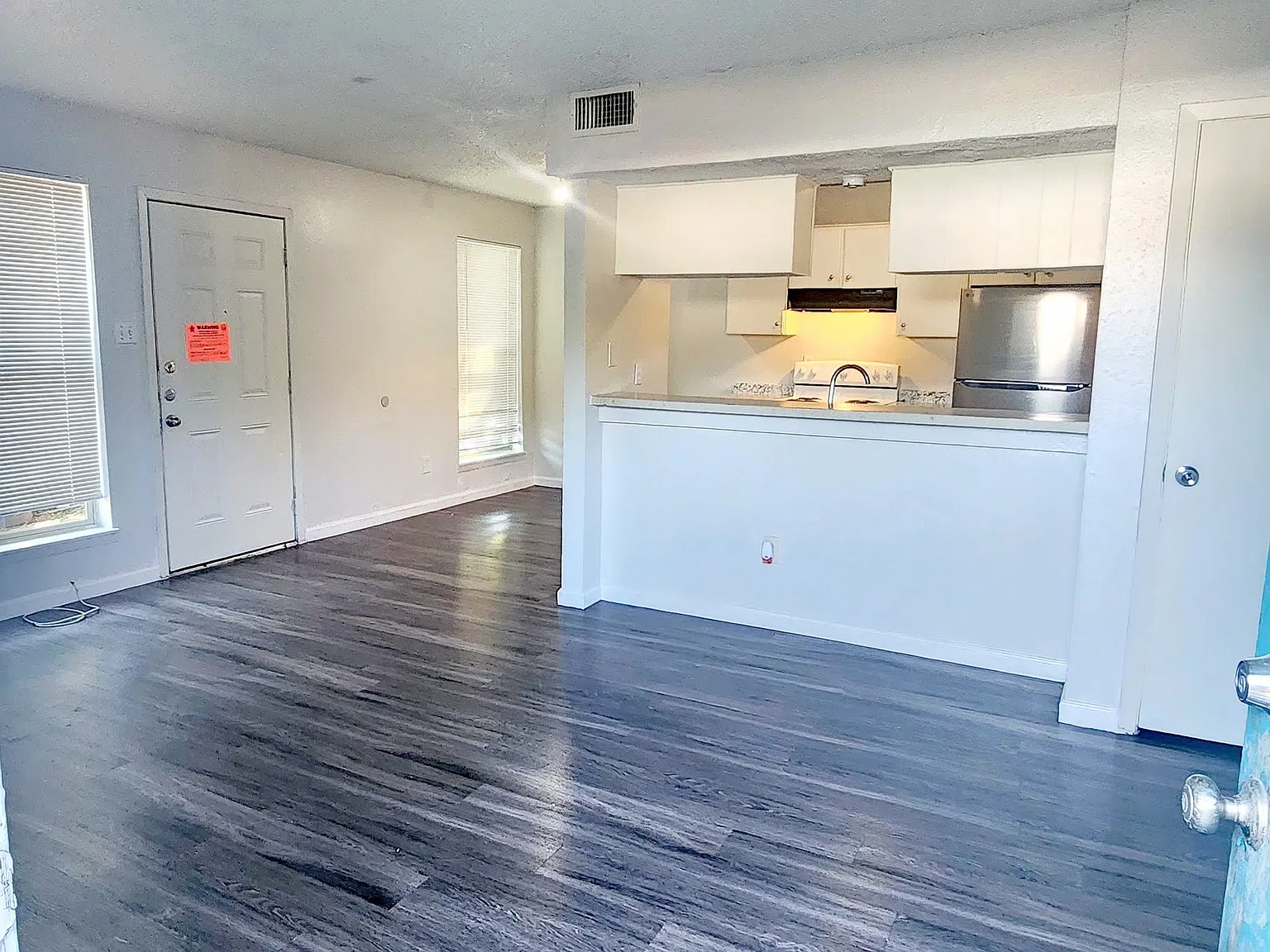 2 bed, 1.5 bath, 1000 sqft, $1,300 — Photo 2