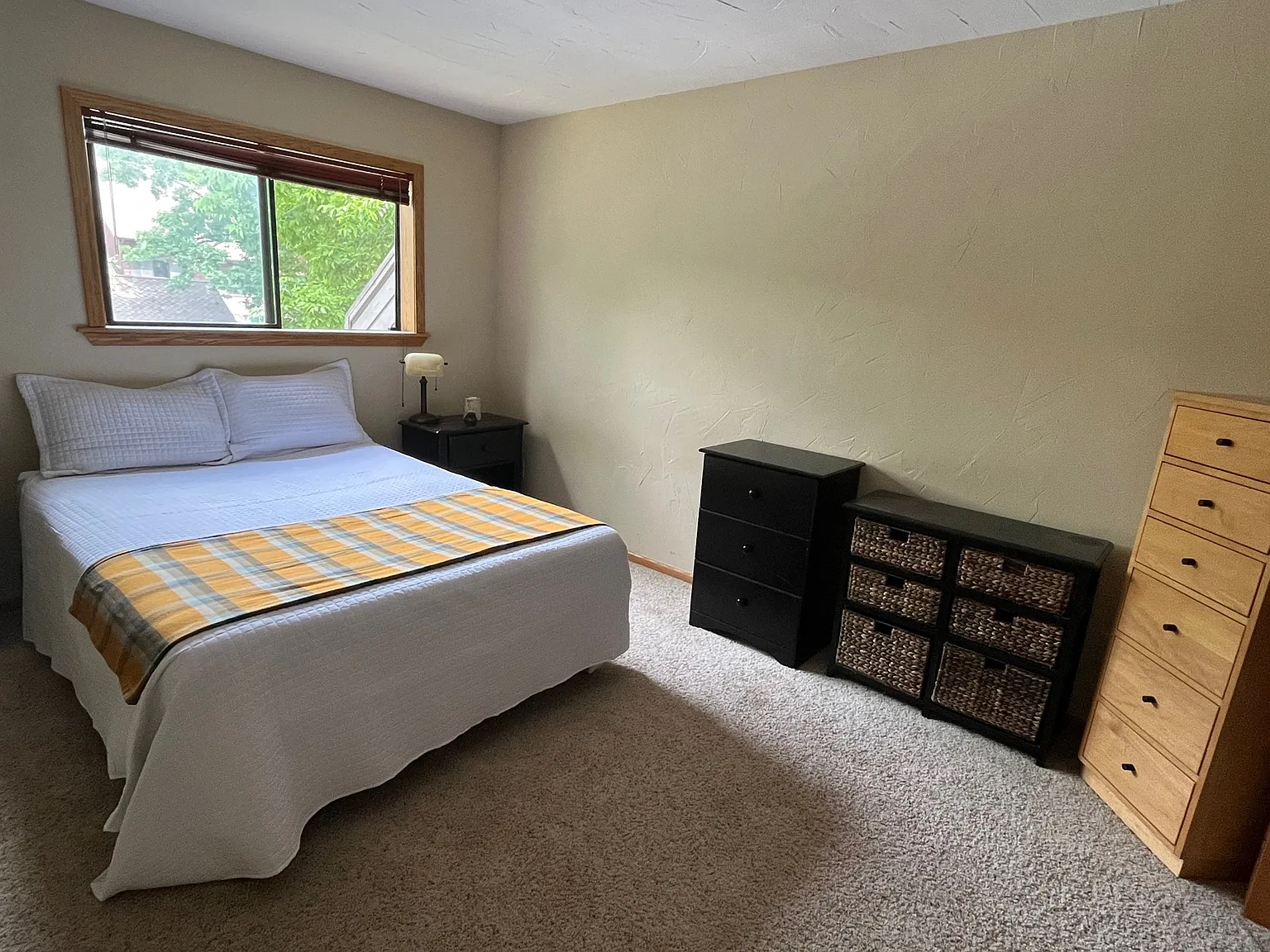 4 bed, 1600 sqft, $1,095 — Photo 2
