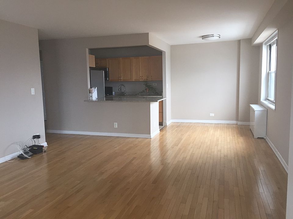1st image of 310 Greenwich St APT 23J