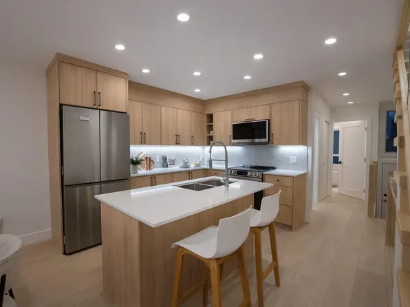 3350 Cobblestone Ave, Vancouver, BC V5S 4S4