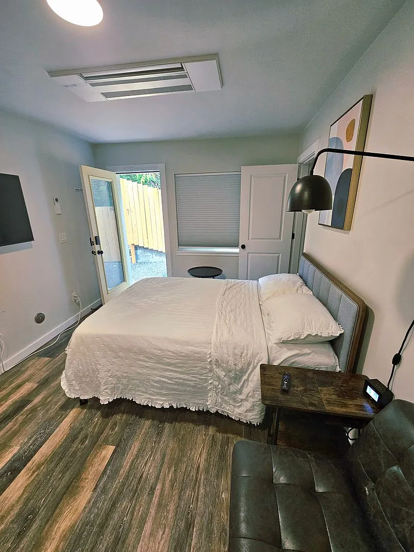 Stylish & Convenient Micro-Studio (5 Minutes from St. Michael Medical Center) — Photo 2