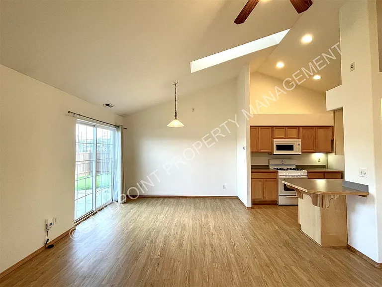1901 Arbor Way — Photo 5