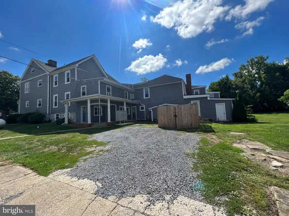 202 S Samuel St #205, Charles Town, WV 25414