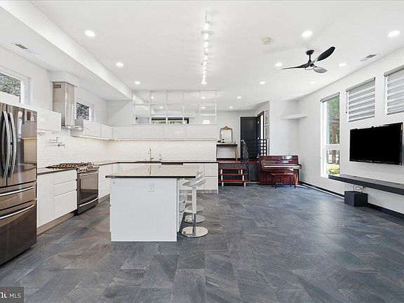 3rd image of 900 20th St S
