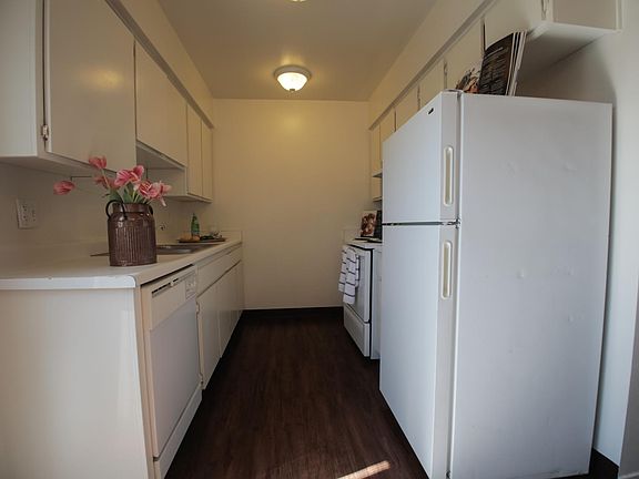 2nd image of 250 S Clovis Ave APT 101