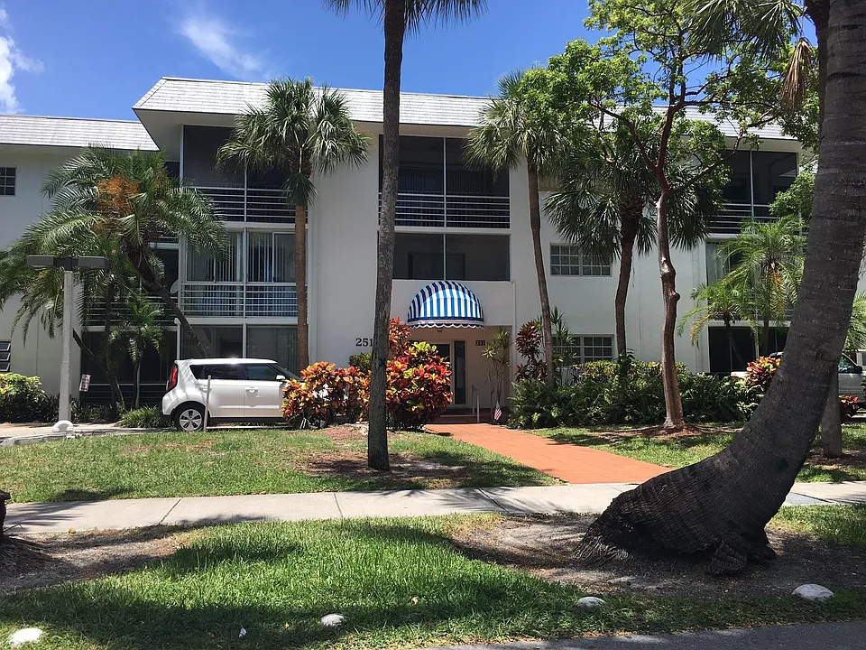 251 Galen Dr #304