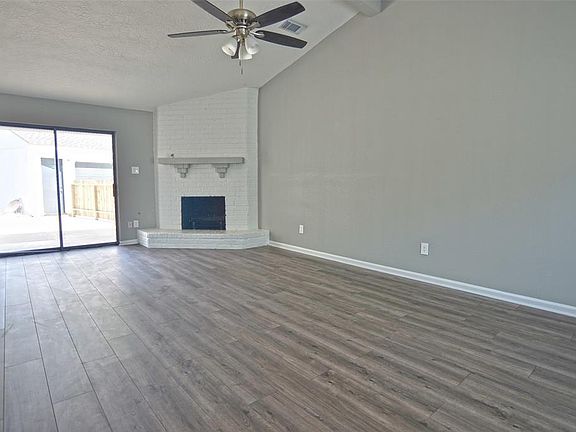 5th image of 403 Gleneagles Dr