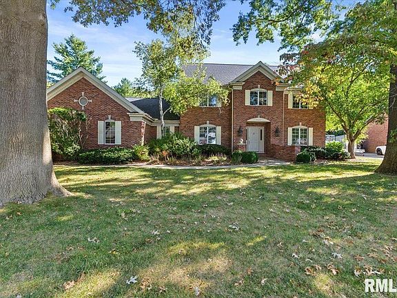 3rd image of 828 Coventry Point