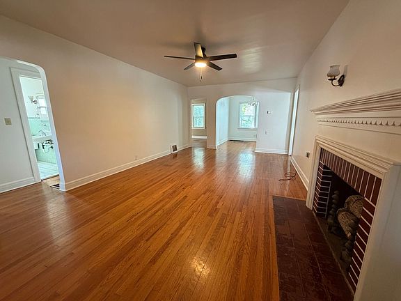 4th image of 1821 S Florence Ave
