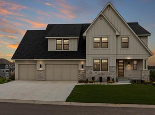 31 Rapp Farm Blvd, North Oaks, MN 55127