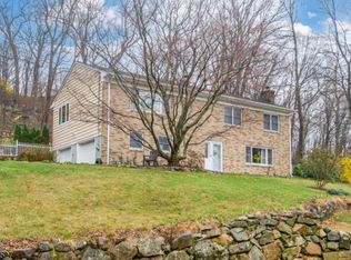 30 Serpentine Rd, Ringwood, NJ 07456