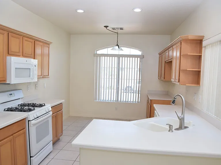 3847 Peachgate Ave — Photo 10