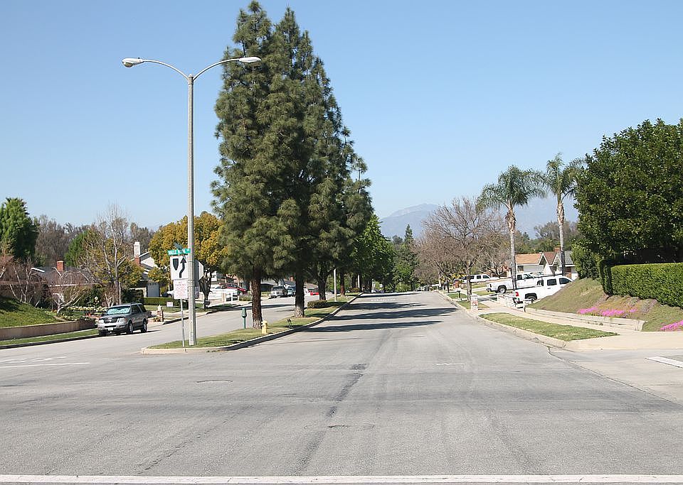 2nd image of 3855 Valle Vista Dr