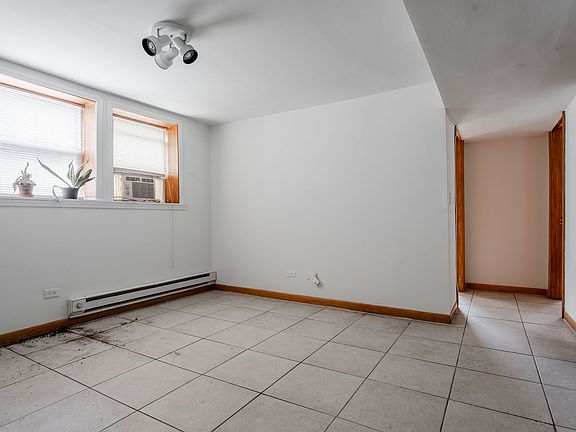 3rd image of 2622 W Gunnison St #0