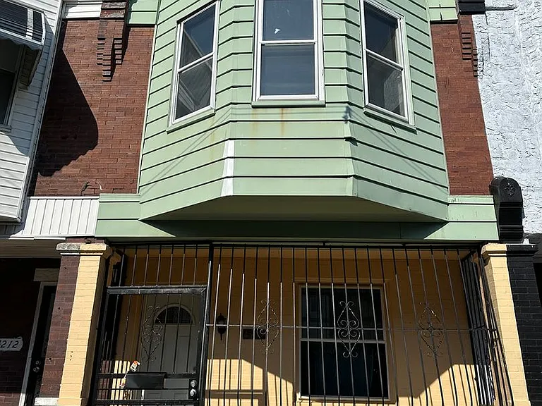 4214 N Darien St — Photo 1